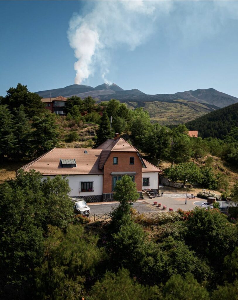 Hotel_villa_dorata_etna_crater_1